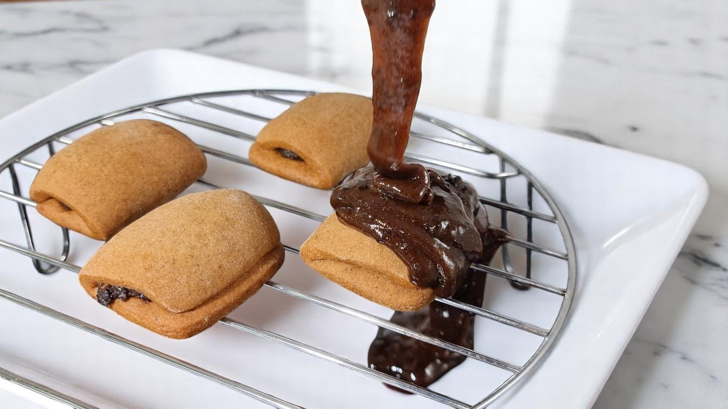 Delicious Gingerbread Duci filled with walnut rum plum jam 😋 (2pcs)